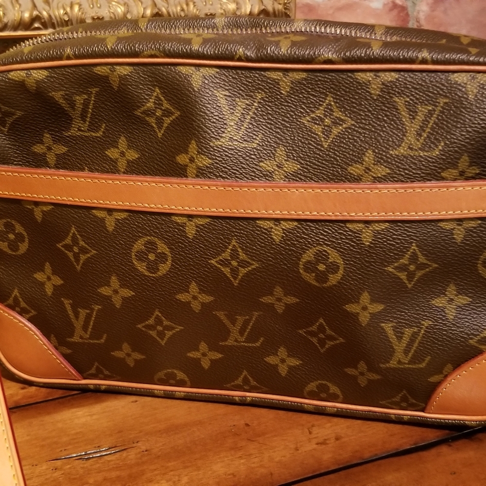 Louis Vuitton Compiegne 28 Crossbody